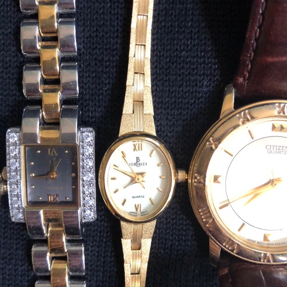A bunch of watches.  NOT FOR SALE. DUPLICATE LIST - Picture 4 of 5